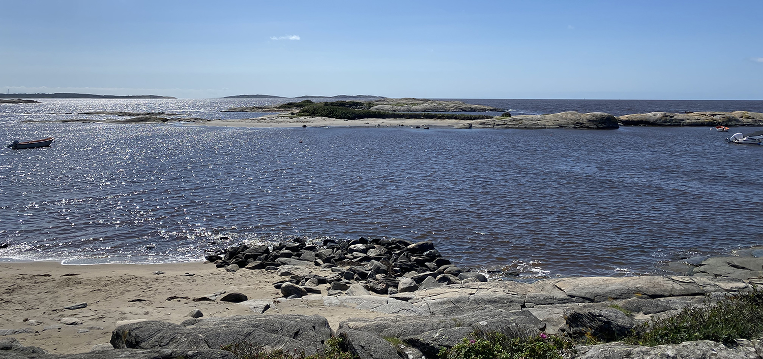 Loftadalen, view over the ocean.